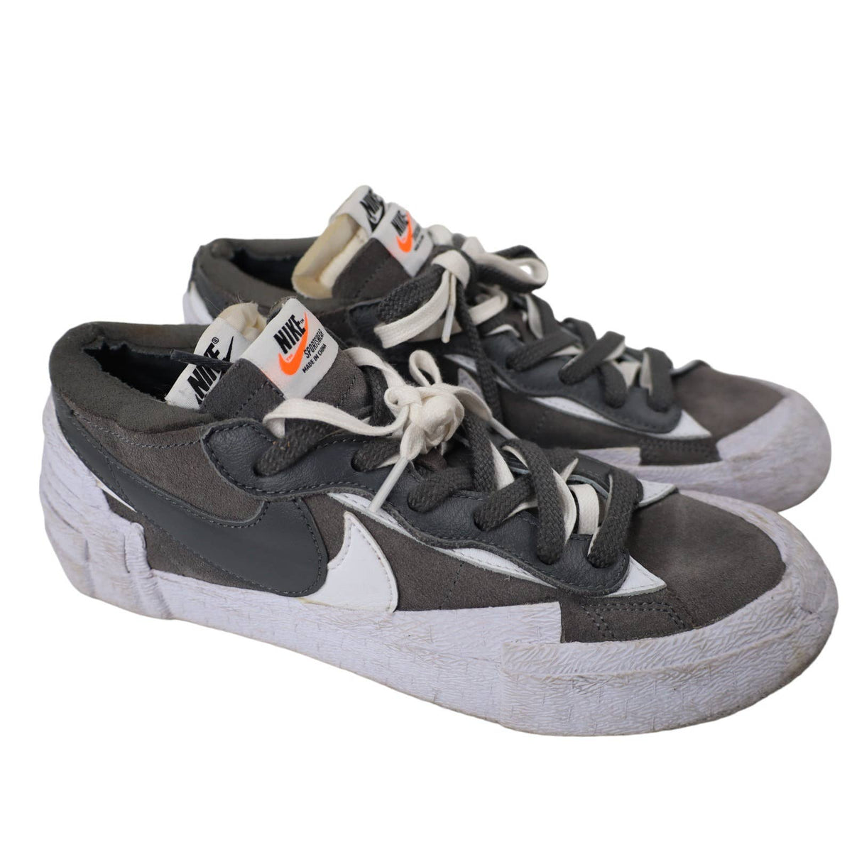 nike blazer low sacai dark grey