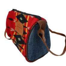 Load image into Gallery viewer, Vintage Pendleton Southwestern Aztec Print %100 Wool Purse - OS