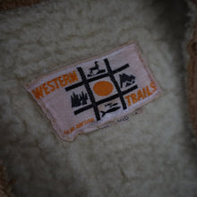 Load image into Gallery viewer, True Vintage Distressed Western Trails Bend Oregon Sportsman Vest - M