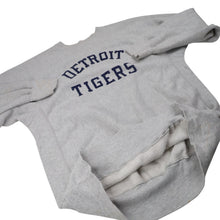 Load image into Gallery viewer, Vintage Champion Detroit Tigers Reverse Weave Sweatshirt - L