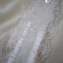 Load image into Gallery viewer, Vintage Gunne Sax Jessica's Gunnies Lace Button Up Shirt - W7