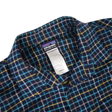 Load image into Gallery viewer, Patagonia Organic Cotton Button Down Shirt - L