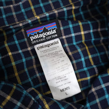 Load image into Gallery viewer, Patagonia Organic Cotton Button Down Shirt - L