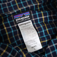 Load image into Gallery viewer, Patagonia Organic Cotton Button Down Shirt - L