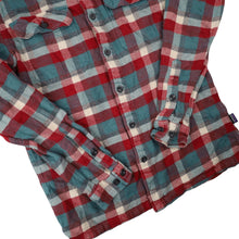 Load image into Gallery viewer, Patagonia Organic Cotton Plaid Flannel Shirt - S