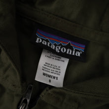 Load image into Gallery viewer, Vintage Patagonia Light Weight Long Hooded Jacket - WMNS 8