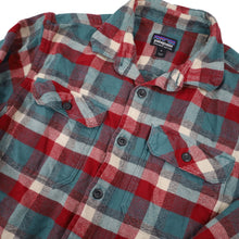 Load image into Gallery viewer, Patagonia Organic Cotton Plaid Flannel Shirt - S