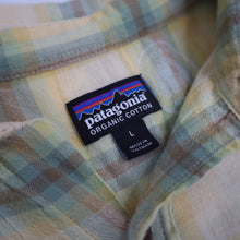 Load image into Gallery viewer, Vintage Patagonia Organic Cotton Button Up Shirt - L