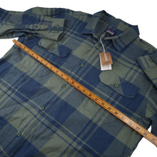 Load image into Gallery viewer, NWT Patagonia Organic Cotton Flannel Shirt - S