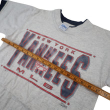 Load image into Gallery viewer, Vintage 90s Salem Sportswear New York Yankees Graphic T Shirt - M