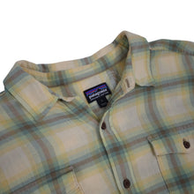 Load image into Gallery viewer, Vintage Patagonia Organic Cotton Button Up Shirt - L