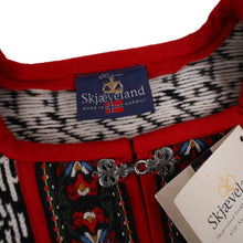 Load image into Gallery viewer, Vintage NWT Skjaeveland Norwegian Traditional Wool Sweater - S