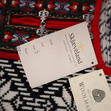Load image into Gallery viewer, Vintage NWT Skjaeveland Norwegian Traditional Wool Sweater - S