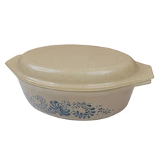 Load image into Gallery viewer, Vintage Pyrex "Home Stead" Print 2 1/2 QT Casserole Baking Dish - 2 1/2QT