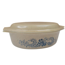 Load image into Gallery viewer, Vintage Pyrex "Home Stead" Print 2 1/2 QT Casserole Baking Dish - 2 1/2QT