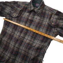 Load image into Gallery viewer, Vintage Pendleton %100 Wool Plaid Button Down Shirt - M