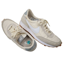 Load image into Gallery viewer, Nike Daybreak Sneakers - WMNS 7.5