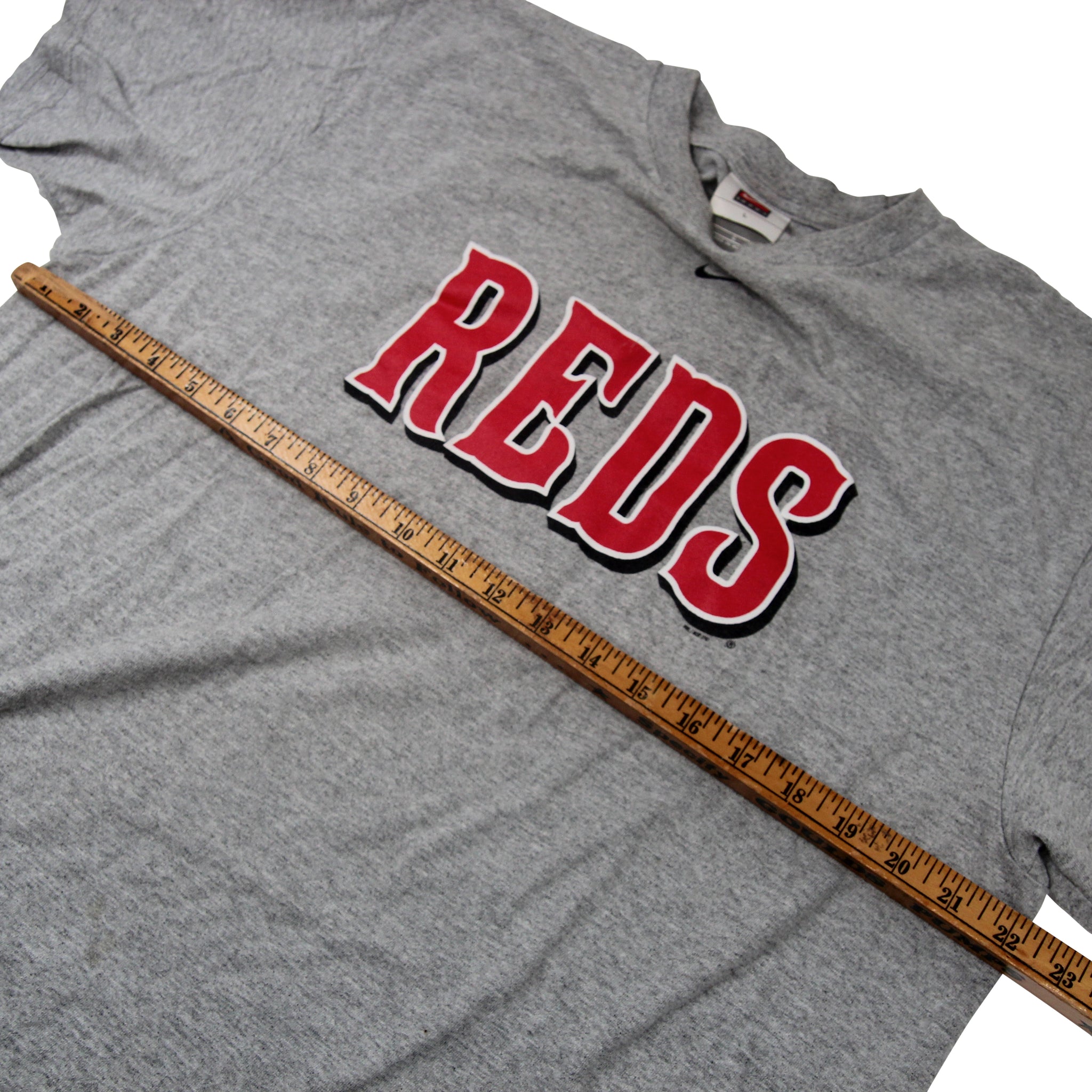 Vintage Nike Cincinnati Reds Graphic T Shirt - L – Jak of all Vintage