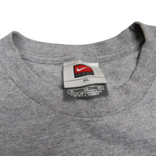 Load image into Gallery viewer, Vintage Nike Illinois Illimi Mini Swoosh Graphic T Shirt - XL