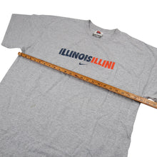 Load image into Gallery viewer, Vintage Nike Illinois Illimi Mini Swoosh Graphic T Shirt - XL