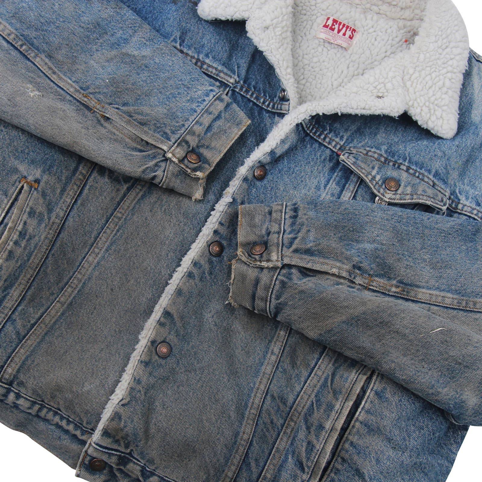 Vintage LEVI'S 70608 Sherpa Lined Distressed Denim Jacket Mid Blue Medium |  Vintage Online | Bragvintage.com